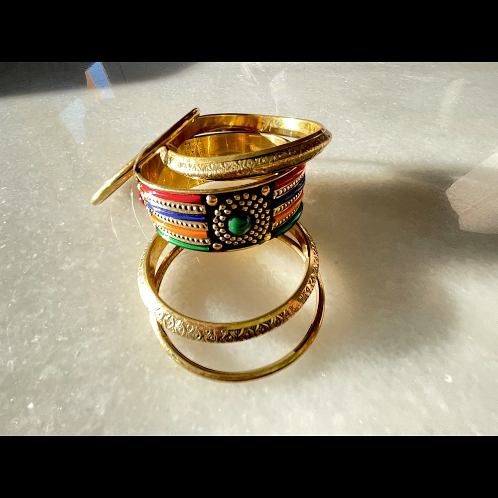 Bangles/bracelets